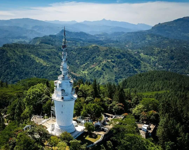 Ambuluwawa-Tempel - ein beeindruckender Aussichtspunkt - Ambuluwaawa ICC Road | Secret World Trip Planner