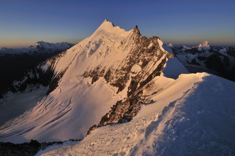 Monte Weisshorn: 4506 metros de majestade e elegância - Randa | Secret World Trip Planner