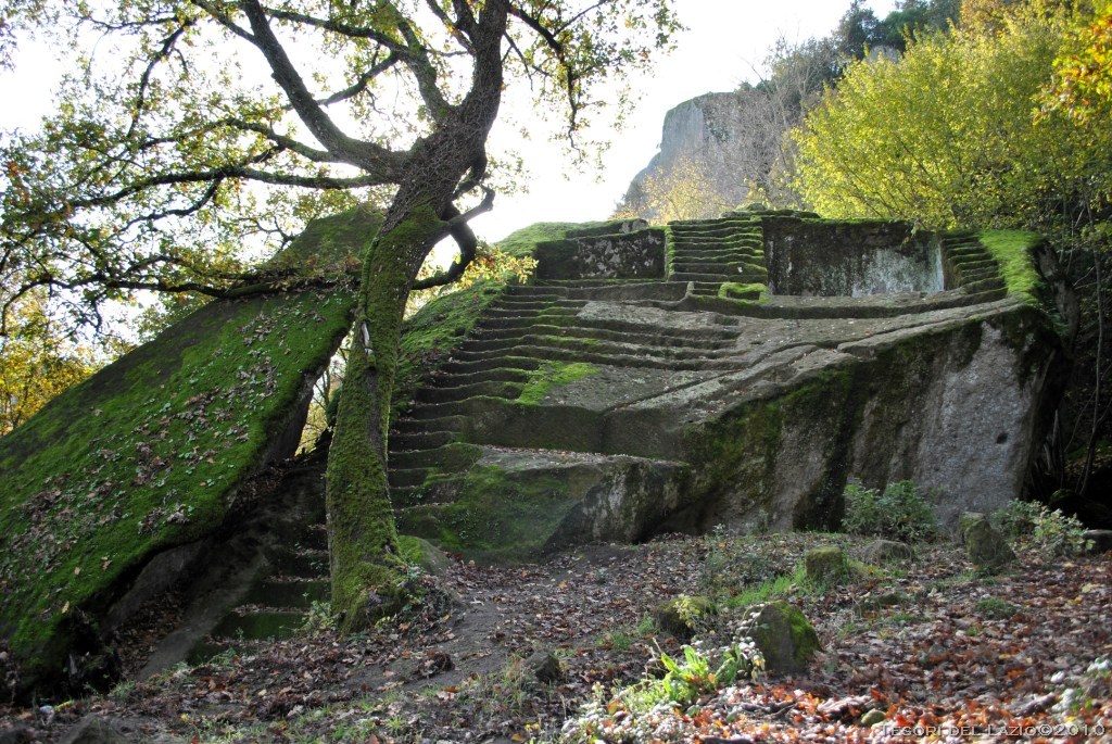 पिरामिड  - Bomarzo | Secret World Trip Planner