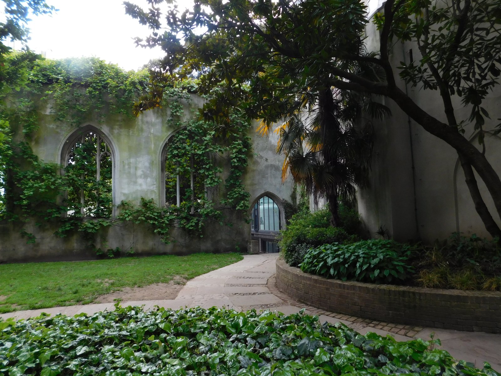 St Dunstan-In-the-East - St Dunstan's Hill | Secret World Trip Planner