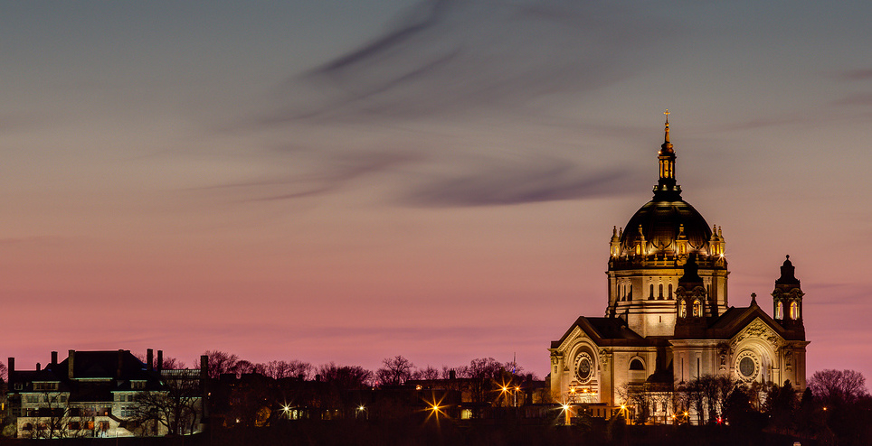 Menghadap Mississippi River, Katedral mengesankan St Paul. - Saint Paul | Secret World Trip Planner