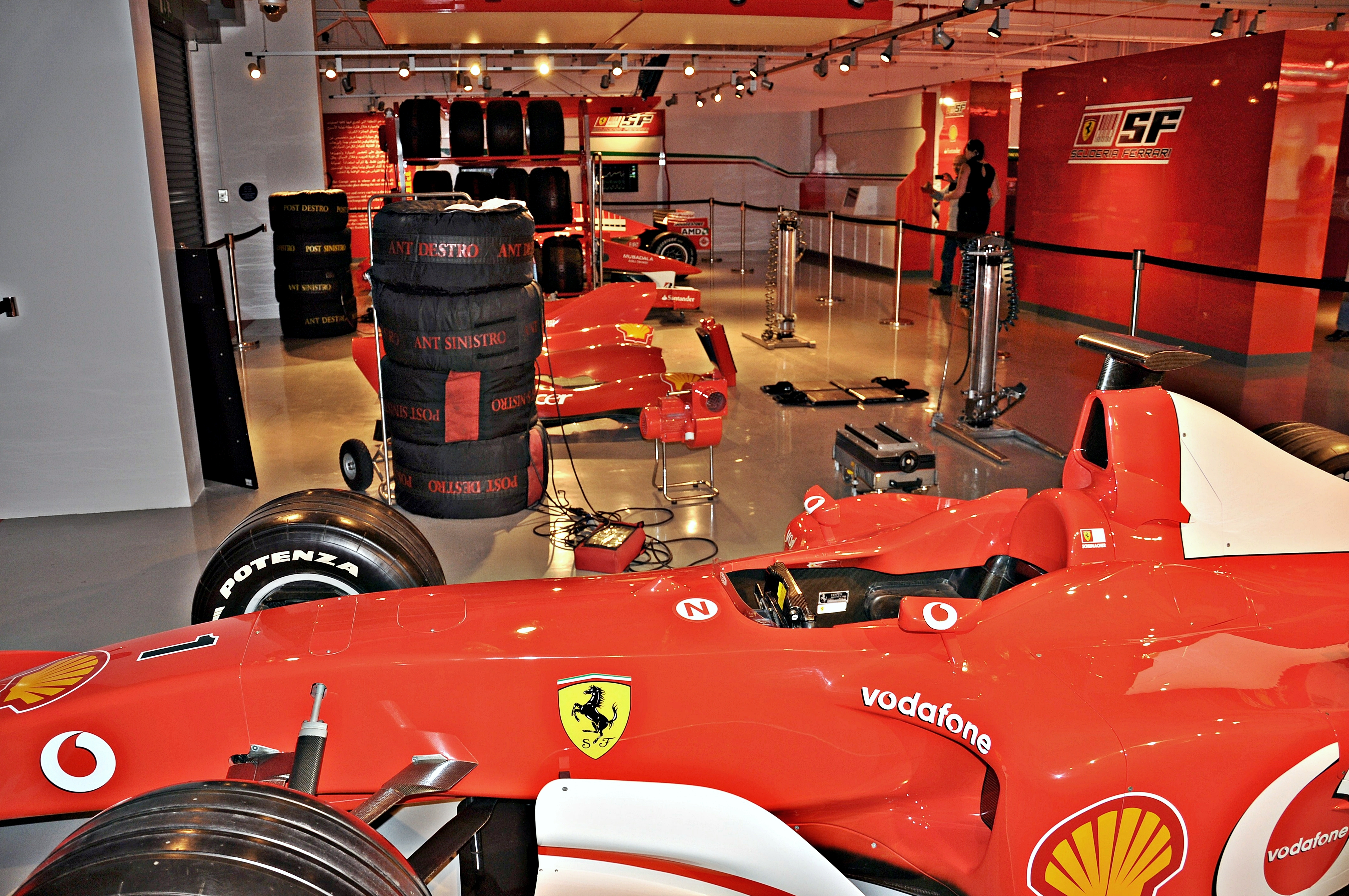 Abu-Dzabi: a világ első Ferrari márkájú vidámparkja - Abu Dhabi | Secret World Trip Planner