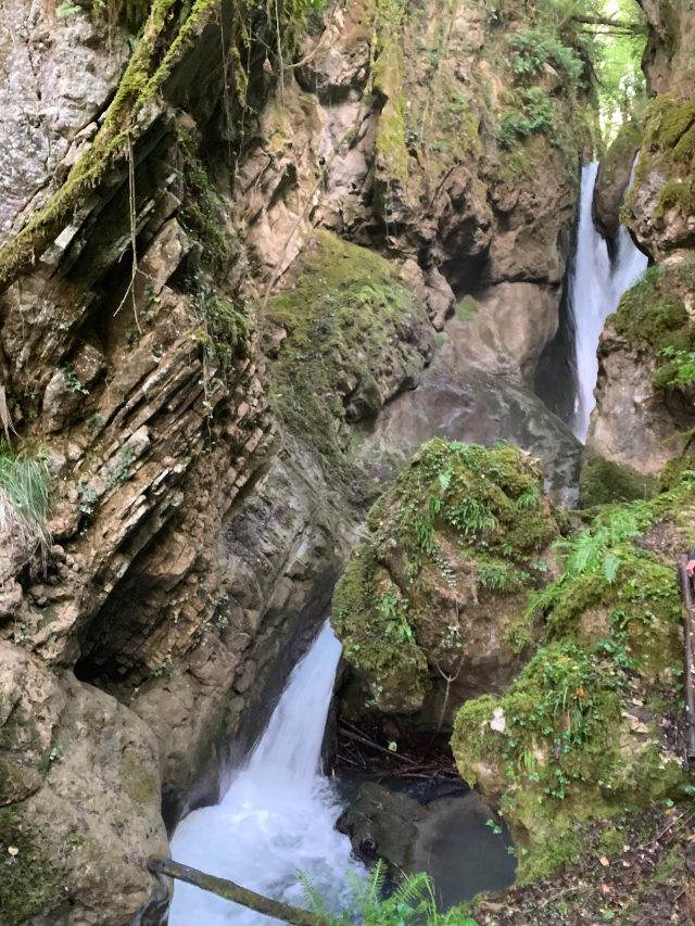 Chute d'eau de Fosso Paraturo - Rotonda | Secret World Trip Planner