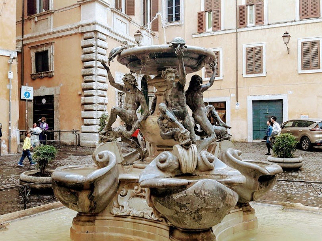 Želví fontána - Roma | Secret World Trip Planner
