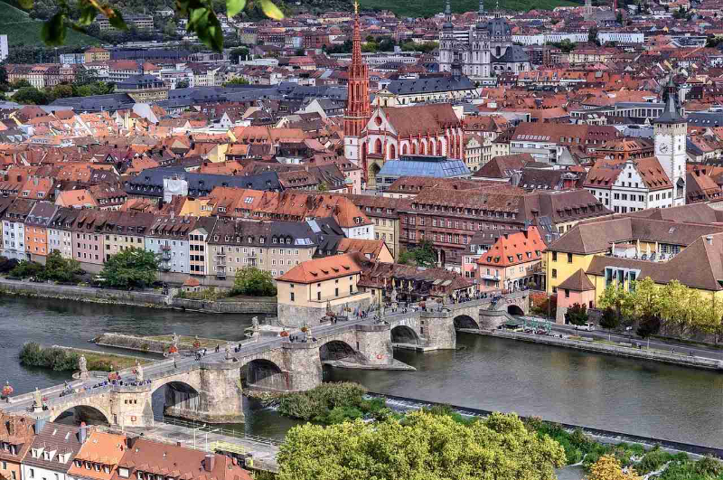 Il Vecchio Ponte Principale (Alte Mainbr&uuml;cke) - Würzburg | Secret World Trip Planner