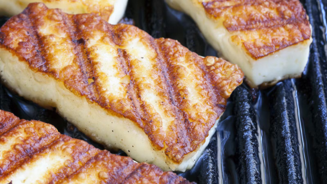 O Saganaki - Maratona | Secret World Trip Planner