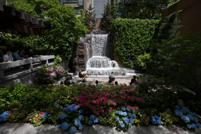 A waterfall in the middle of Midtown Manhattan - New York | Secret World Trip Planner