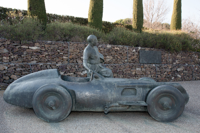 Juan Manuel Fangio szobra - Monaco-Ville | Secret World Trip Planner
