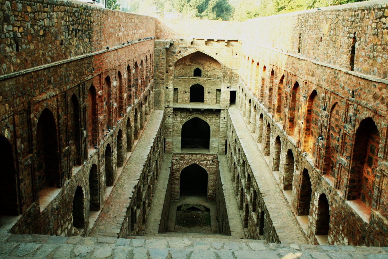 Agrasen Ki Baoli | en hjemsøgt destination - New Delhi | Secret World Trip Planner