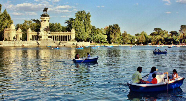 Park El Retiro - Madrid | Secret World Trip Planner
