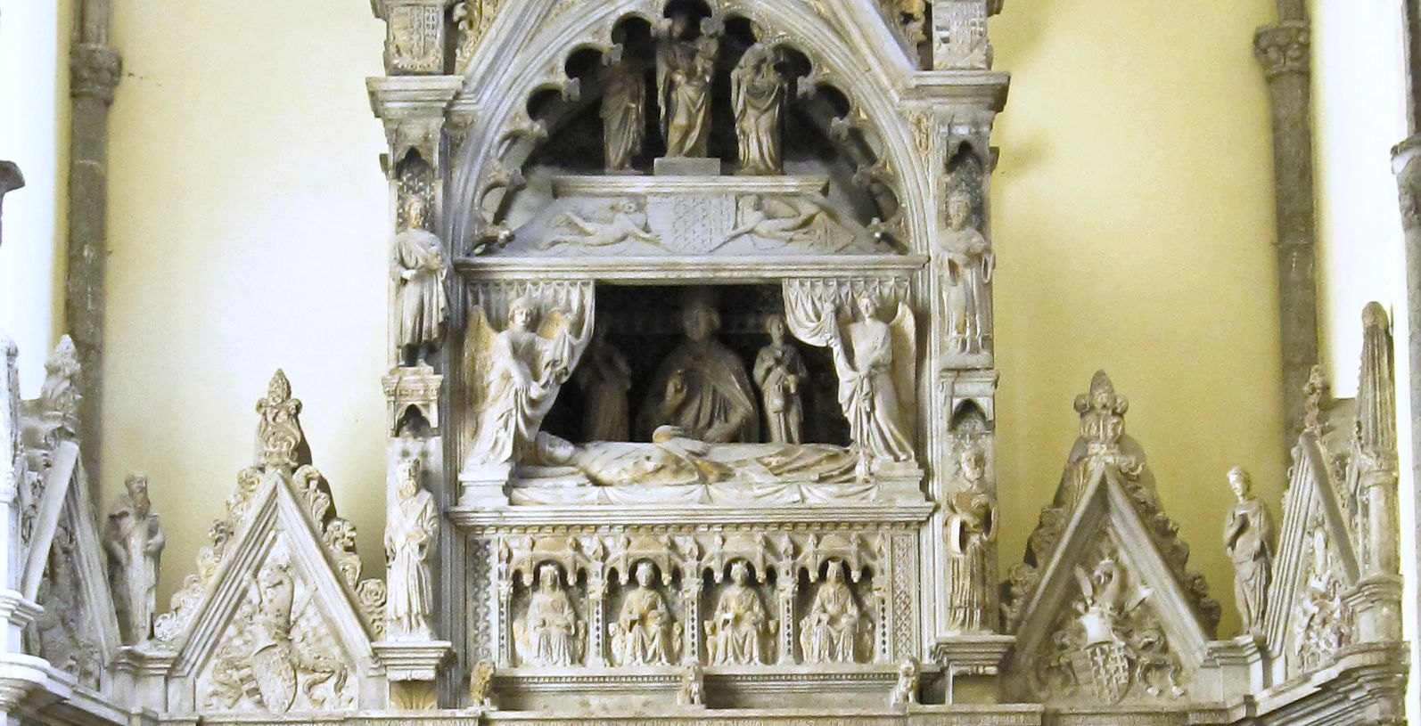 Church of San Giovanni in Carbonara - Napoli | Secret World Trip Planner