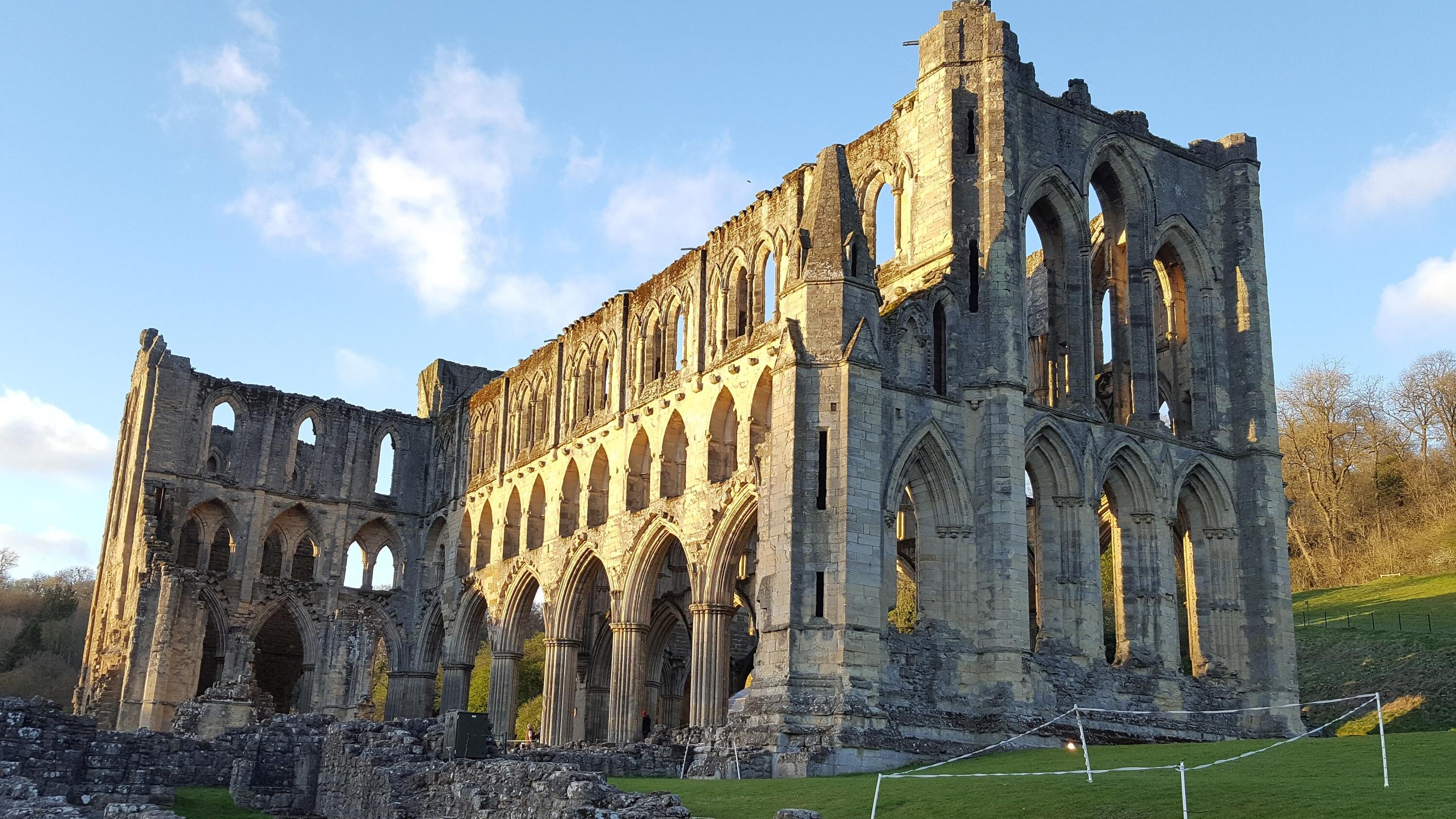 Rievaulx Abadia - Helmsley | Secret World Trip Planner