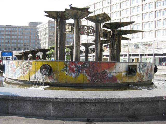 Fonte da Amizade dos Povos - Berlino | Secret World Trip Planner