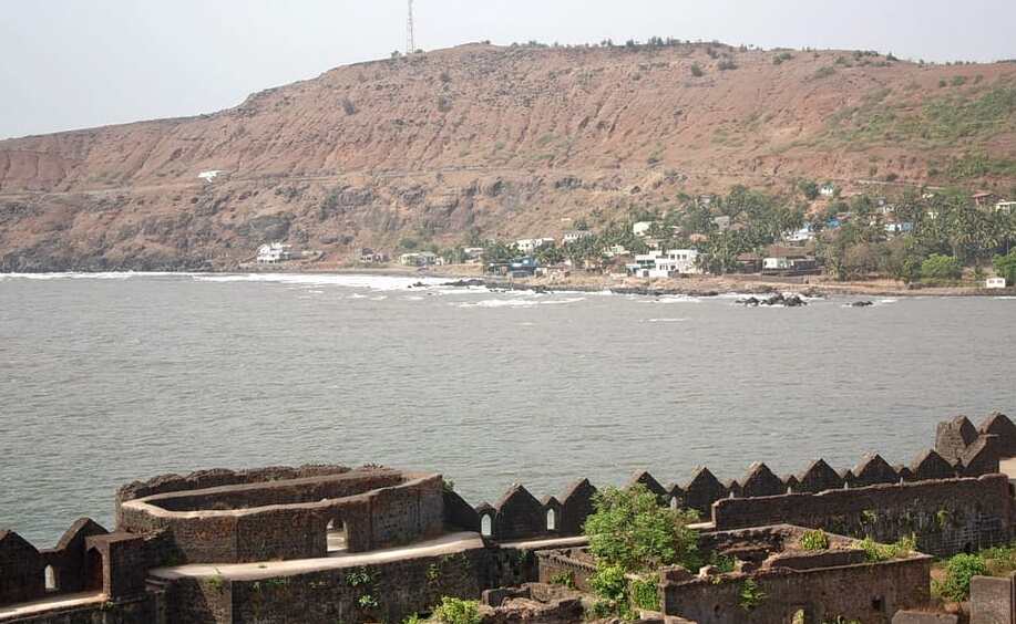 A masterpiece of the Maratha architecture: Kolaba Fort - Alibag | Secret World Trip Planner
