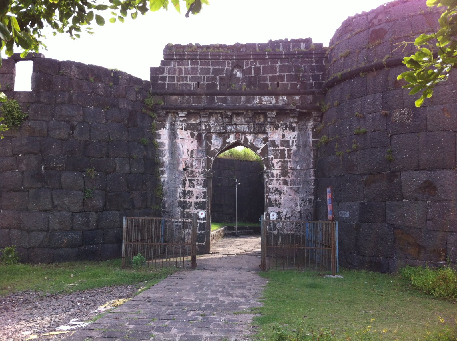 A masterpiece of the Maratha architecture: Kolaba Fort - Alibag | Secret World Trip Planner