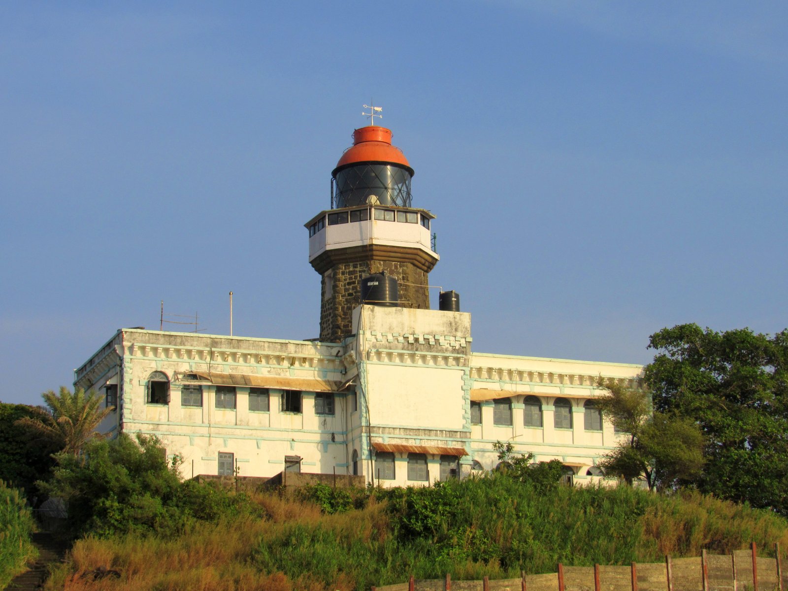 Underi Fort and its sister fort Khanderi - Thal | Secret World Trip Planner