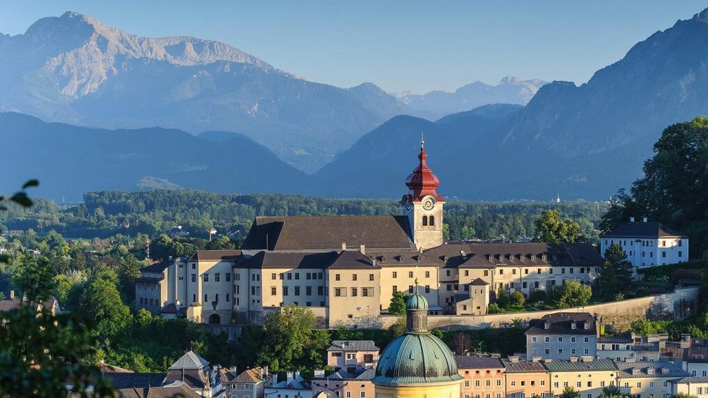 Salzburg болон Benedictine Nonnberg Convent - Salzburg | Secret World Trip Planner