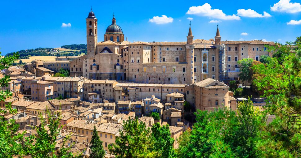 Urbino, rumah dari Raphael - Urbino PU | Secret World Trip Planner