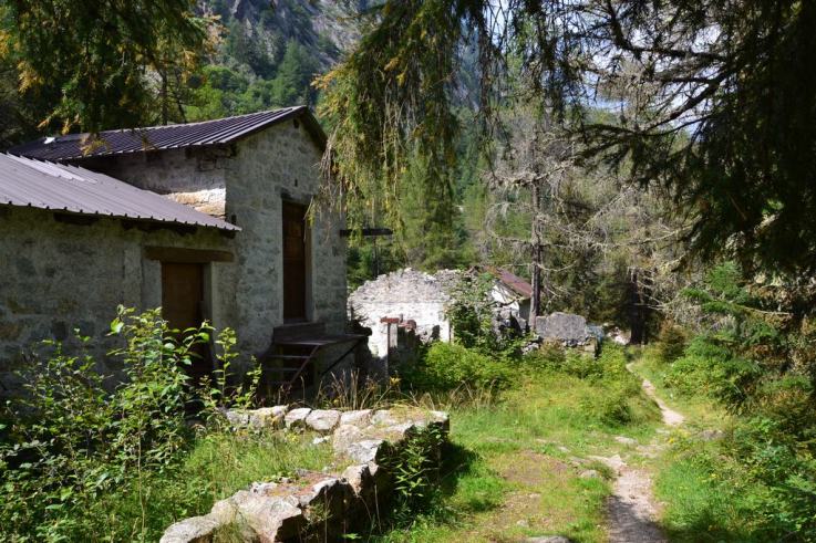 পরী লেক এবং ক্রকেট - Lago delle Fate | Secret World Trip Planner