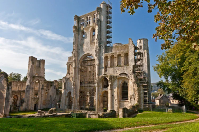 Jumieges Abbey - Jumièges | Secret World Trip Planner