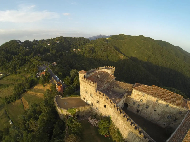 Hrad Malaspina vo Fosdinove - Fosdinovo | Secret World Trip Planner