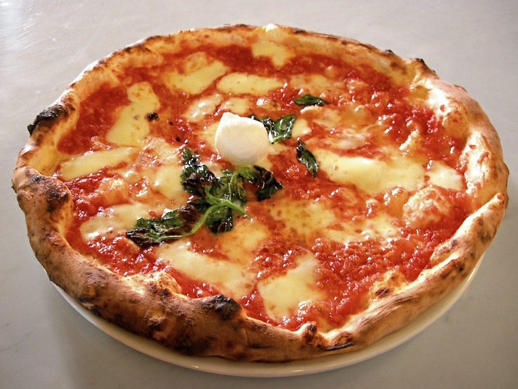 Pizza... en ret, der er unik i verden - Napoli | Secret World Trip Planner