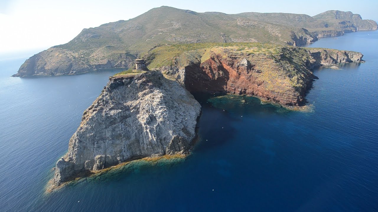 Ir Carcere kalėjimo sala Capraia - Isola di Capraia | Secret World Trip Planner