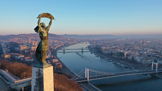 Socha slobody - Budapest | Secret World Trip Planner