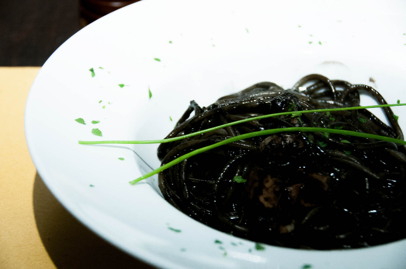 Pasta al nero di seppia - Venezia | Secret World Trip Planner