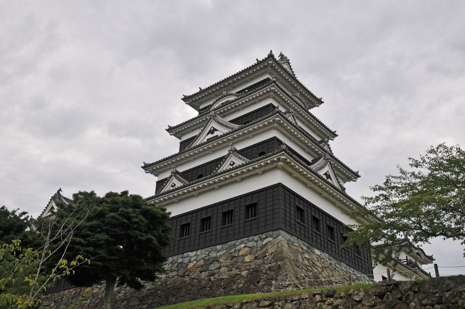 Ozu Castle and its rare wooden castle tower - ?zu-shi | Secret World Trip Planner