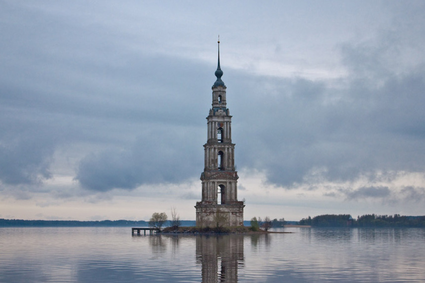 Russia | Il campanile della chiesa di San Nicola allagata — Kaljazin