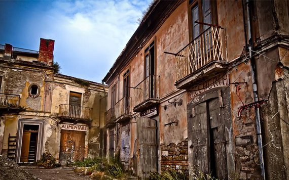 அபெக்ஸ் தி கோஸ்ட் டவுன் - Apice Vecchio | Secret World Trip Planner