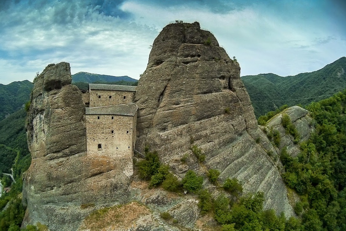 Val Vobbia / Castello della Pietra - Vobbia | Secret World Trip Planner