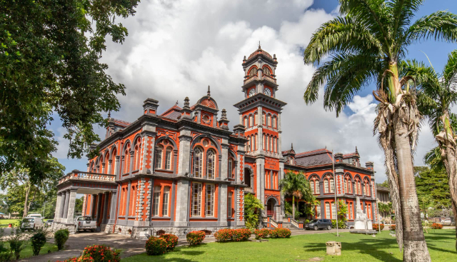 Đại học Hoàng gia Queen - Port of Spain | Secret World Trip Planner
