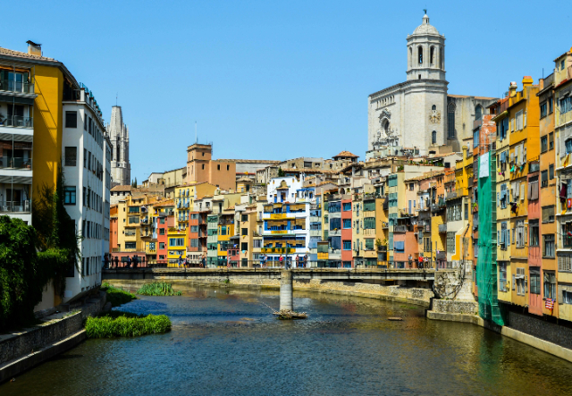 Punto di vista sul fiume Onyar - Girona | Secret World Trip Planner