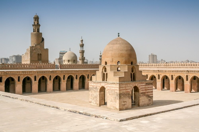 La mosquée d'Ibn Tulun, située au Caire, en Égypte, est l'une des plus anciennes et des meilleures. - Ibn Tulun Mosque | Secret World Trip Planner