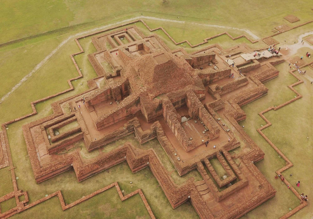 Le rovine del vihara buddista di Paharpur - Paharpoor Museum Building | Secret World Trip Planner