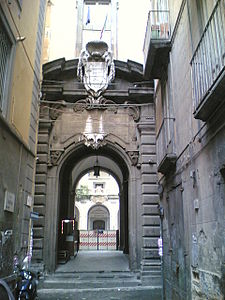 خانه منجی - حیاط مجسمه ها - Napoli | Secret World Trip Planner