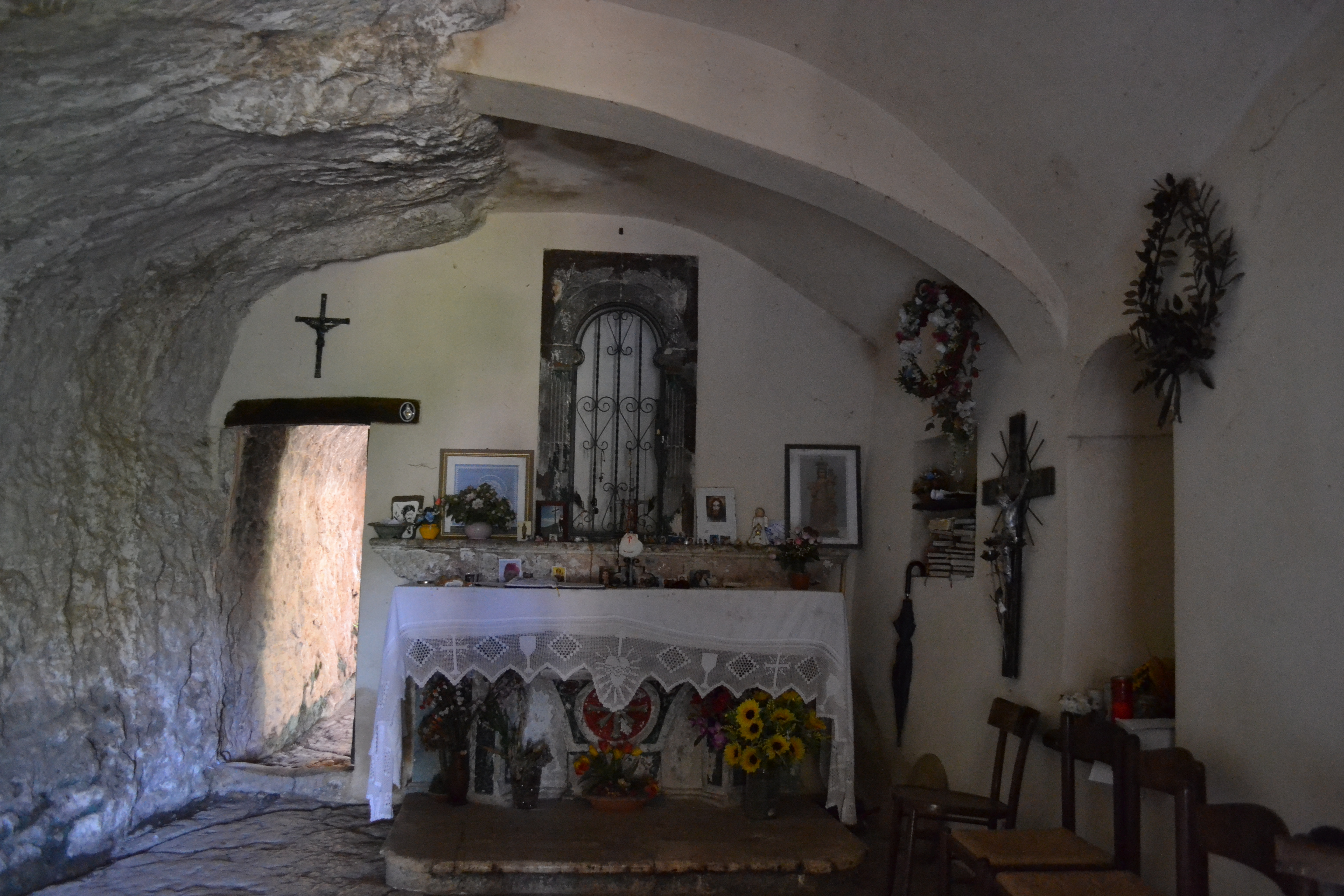 Püha Bartholomeuse Eremitaat Legio's - Roccamorice | Secret World Trip Planner