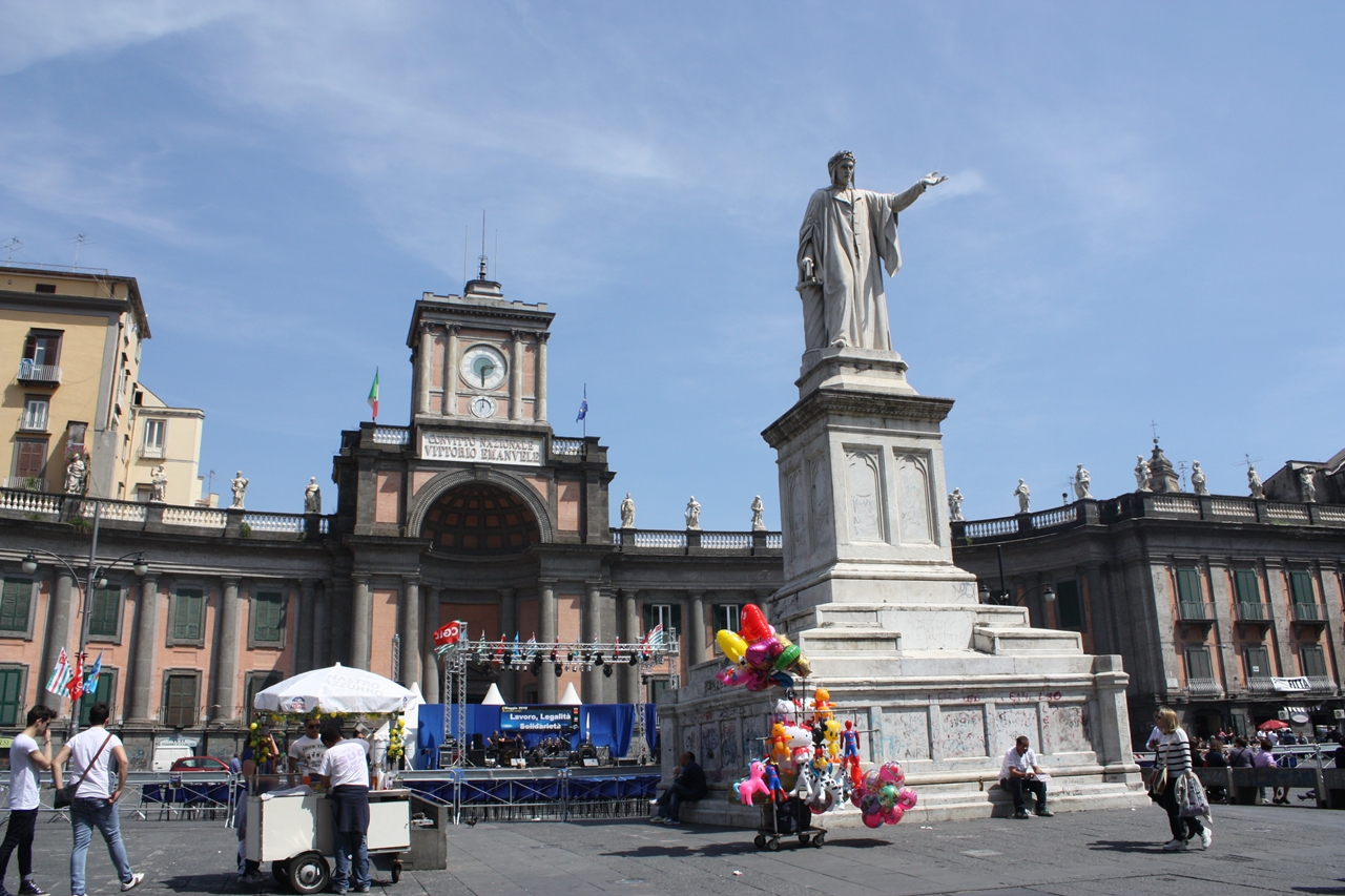 quảng trường Dante - Napoli | Secret World Trip Planner