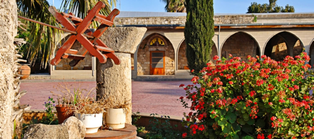Sacro Monastero di San Nicola dei Gatti - Akrotiri | Secret World Trip Planner