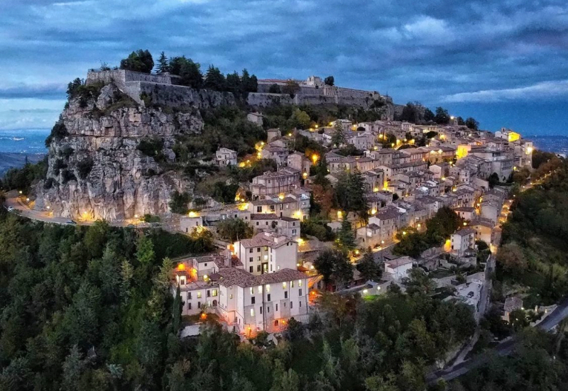 वैद्यकीय तपासणी अंतर्गत - Civitella del Tronto | Secret World Trip Planner