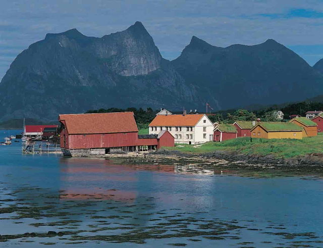 Vieux poste de traite de Kjerringøy - Fylkesveg 571 | Secret World Trip Planner