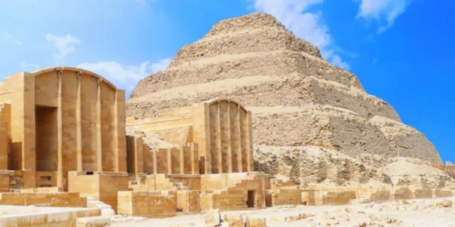 जोसरचा स्टेप पिरॅमिड - Al Giza Desert | Secret World Trip Planner