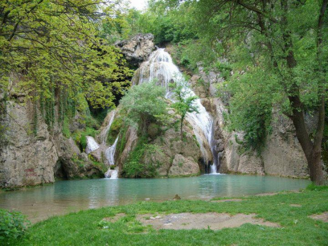 Hotnitsa Waterfall (Kaya Bunar) — Hotnitsa