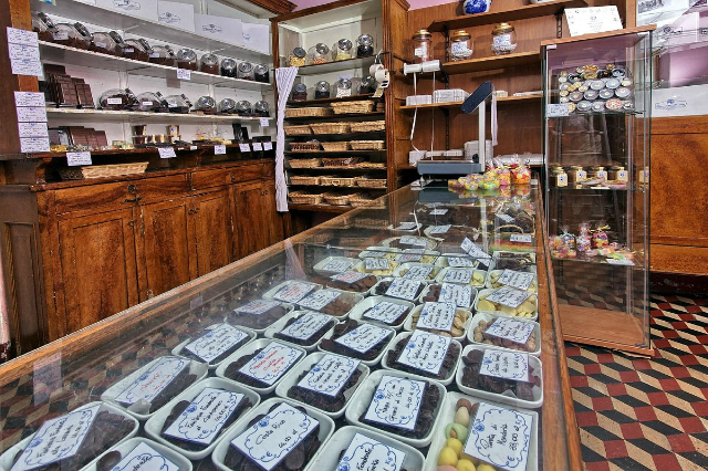 Antica Cioccolateria Viganotti - Genova | Secret World Trip Planner