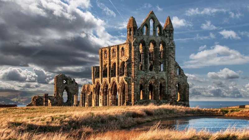 Whitby Abbey and Dracula — Abbey Ln