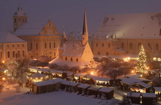 Christmas at Schloss Tüßling - Tüßling | Secret World Trip Planner
