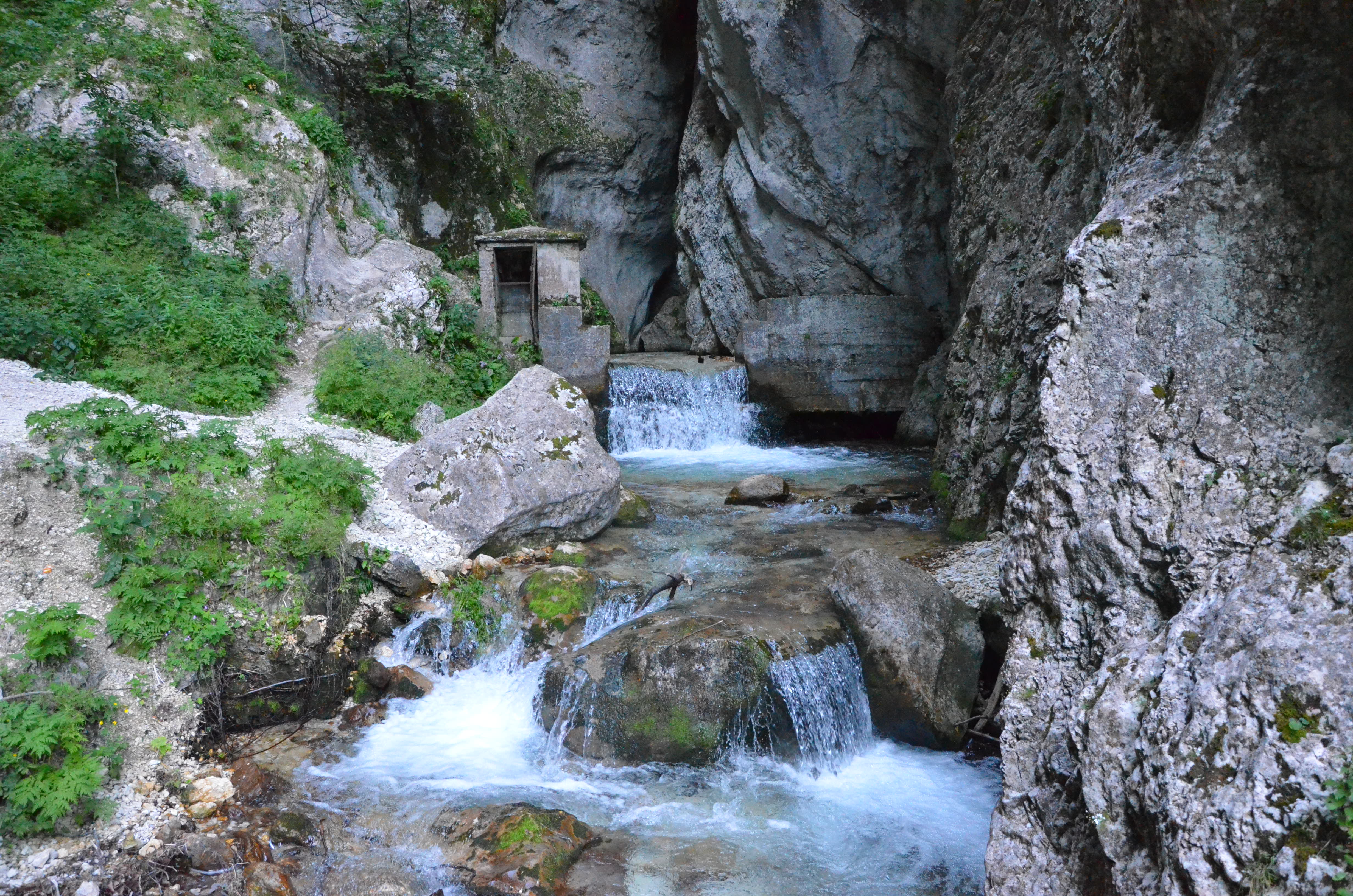 Gola dell'infernaccio ed Eremo di S Leonardo - Montefortino | Secret World Trip Planner