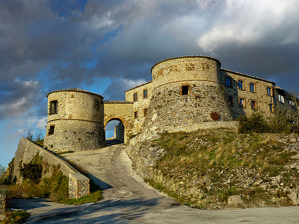 Il Fantasma di Azzurrina nel Castello di Montebello - Montebello | Secret World Trip Planner